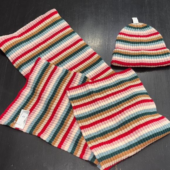 GAP Accessories - gap knit scarf and hat set. NEW with tags.